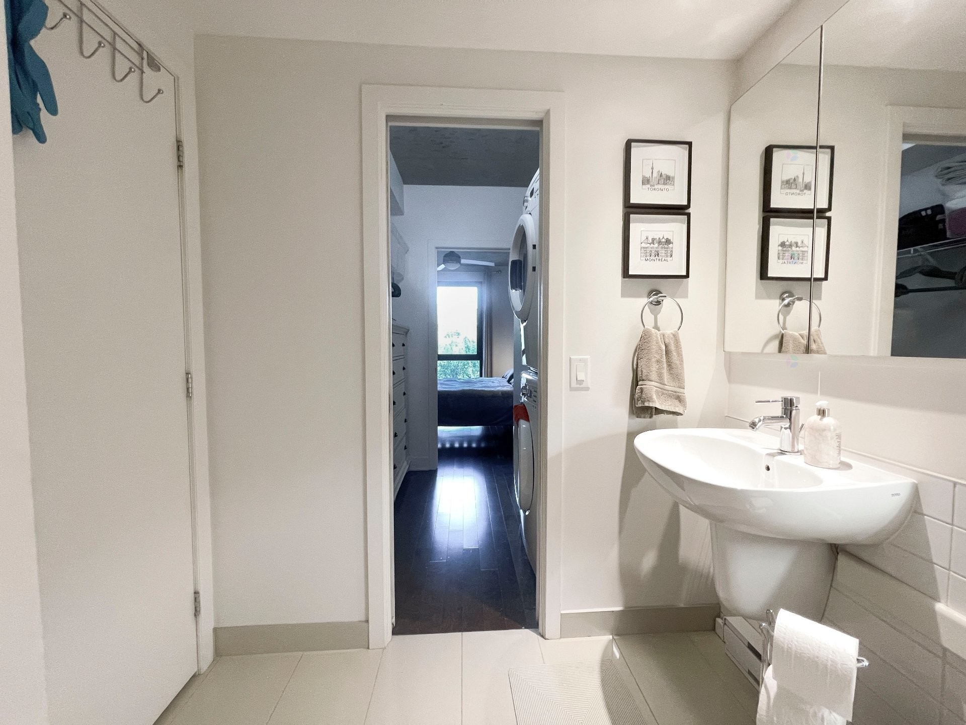 Bathroom - 562-1414 Rue Chomedey, Montréal (Ville-Marie), QC - Indoor Photo Showing Bathroom