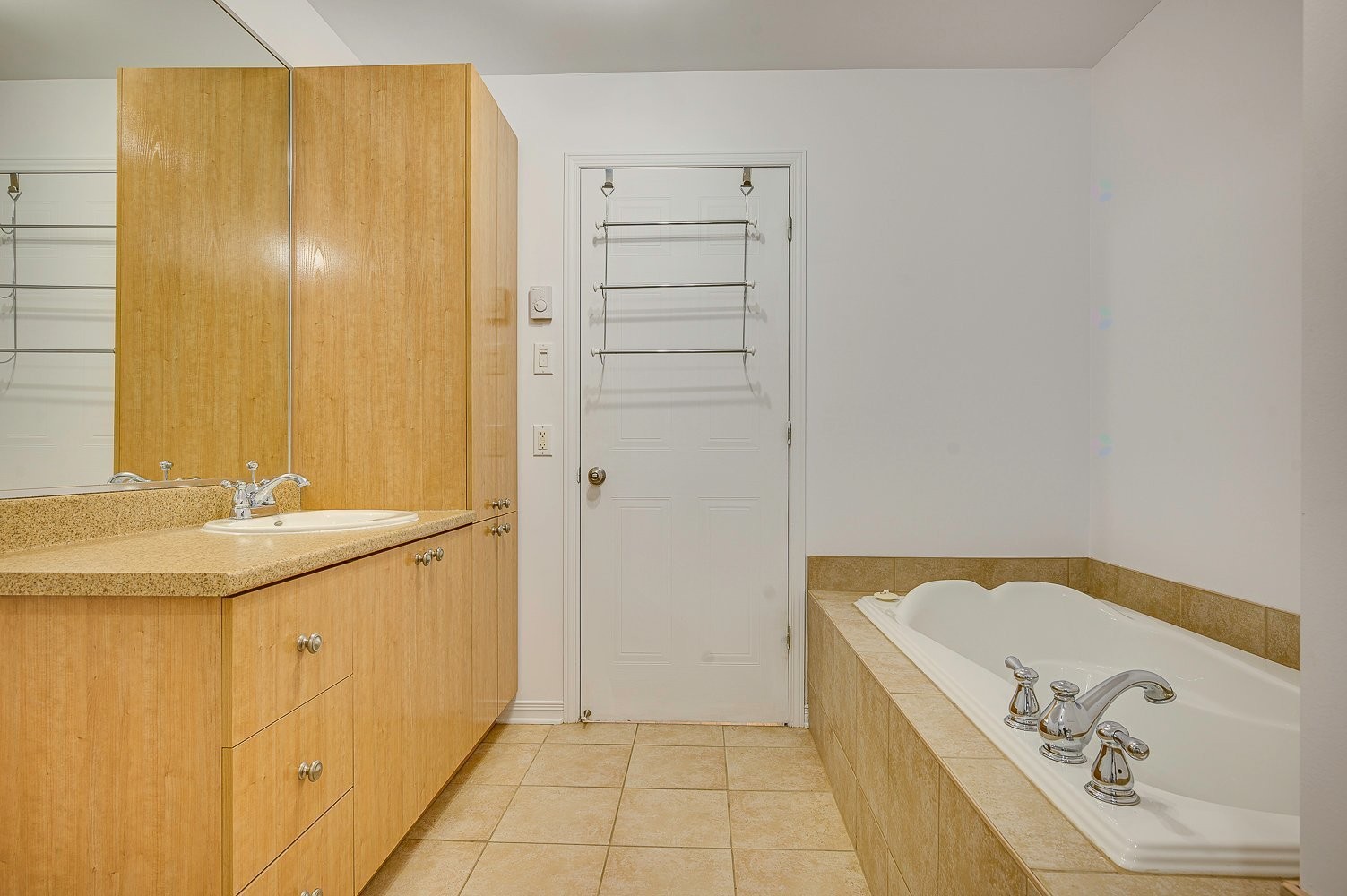Salle de bains - 11397 Rue Maisonneuve, Mirabel, QC - Indoor Photo Showing Bathroom