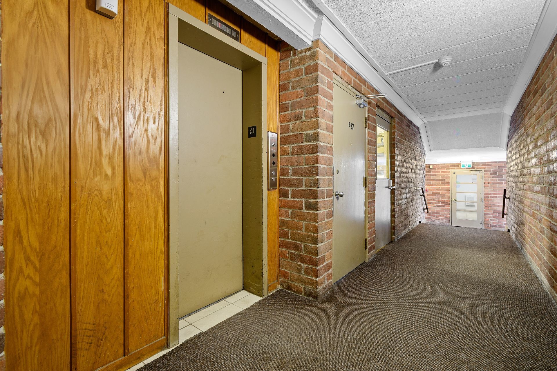 Elevator - 27 Boul. De Lucerne, Gatineau (Aylmer), QC - With Exterior