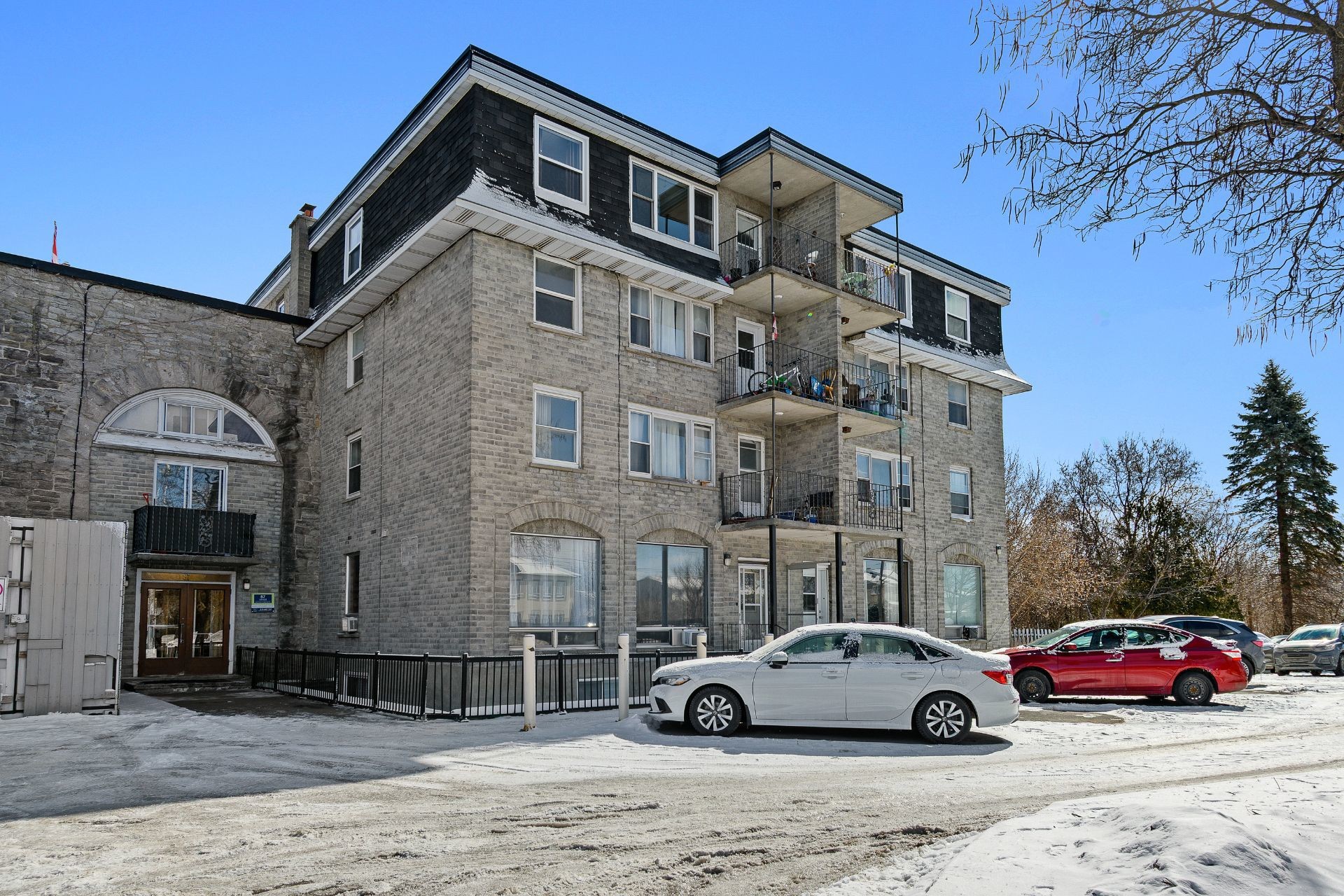 Front of Structure - 27 Boul. De Lucerne, Gatineau (Aylmer), QC - Outdoor