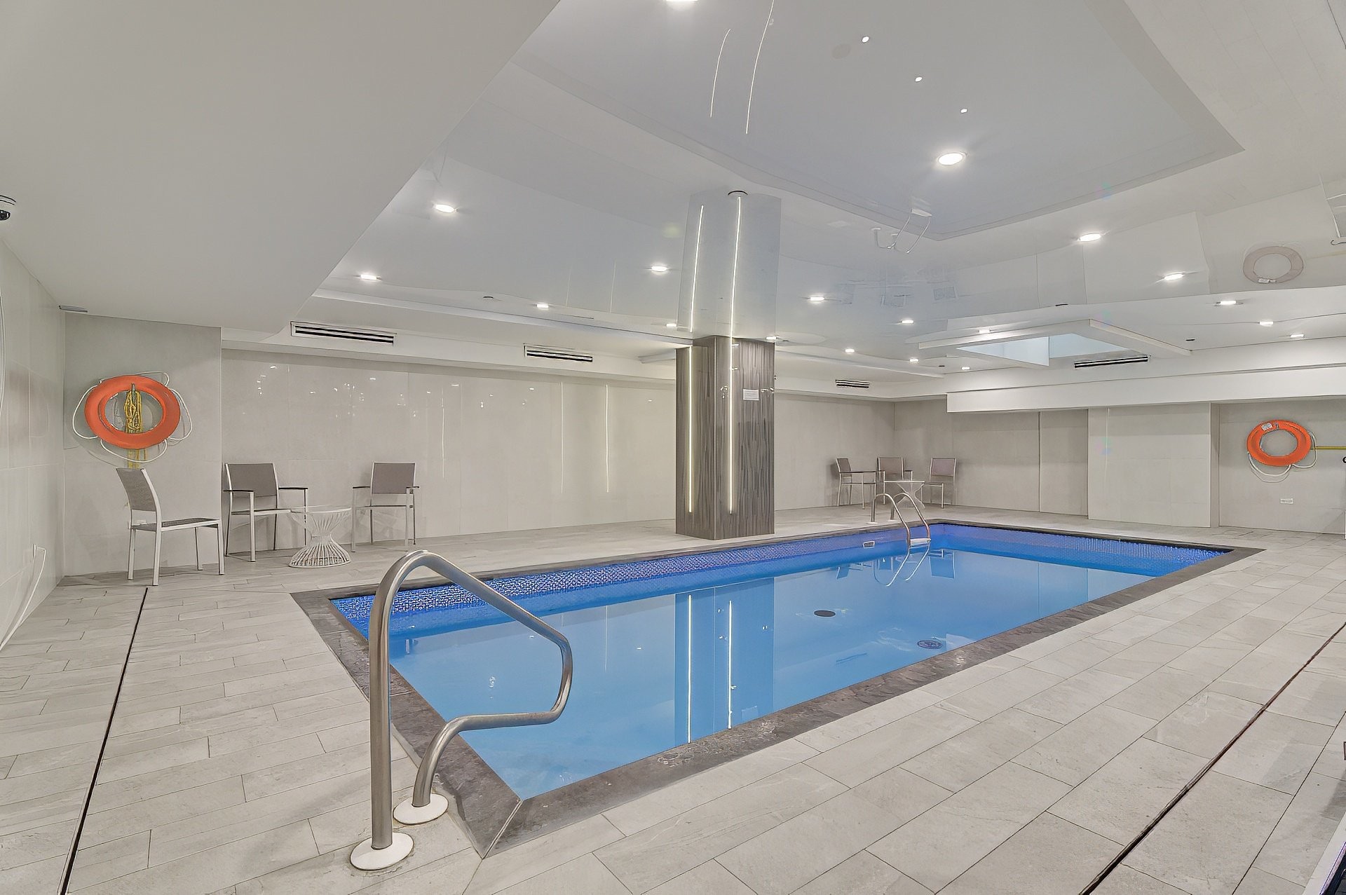 Pool - 2009-1188 Av. Union, Montréal (Ville-Marie), QC - Indoor Photo Showing Other Room With In Ground Pool