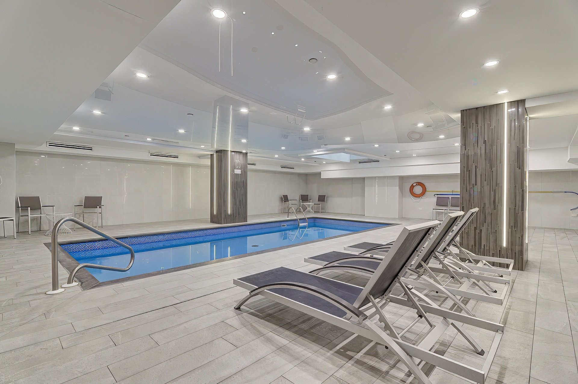 Pool - 2009-1188 Av. Union, Montréal (Ville-Marie), QC - Indoor Photo Showing Other Room With In Ground Pool