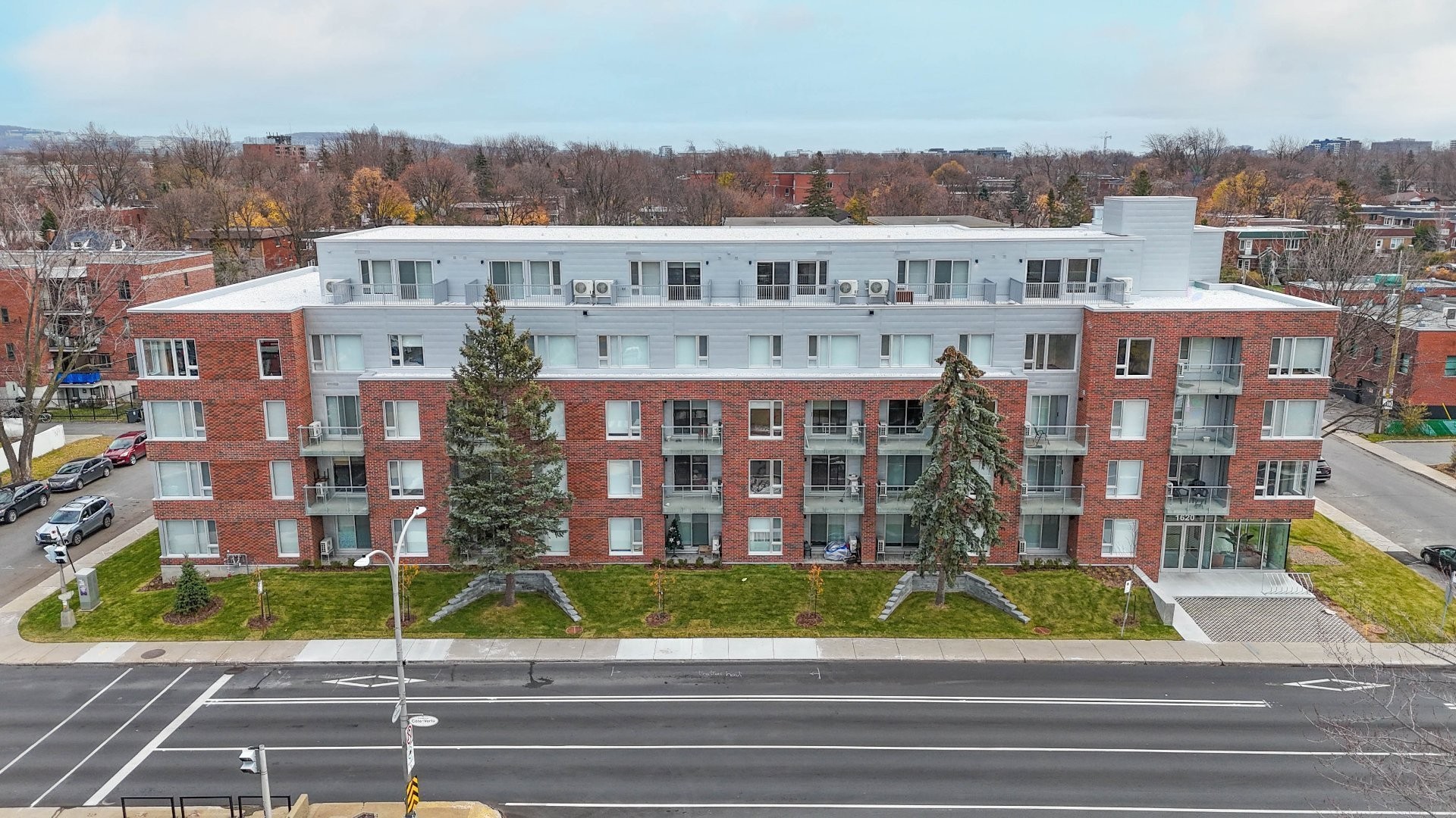 Front of Structure - 402-1620 Boul. De La Côte-Vertu, Montréal (Saint-Laurent), QC - Outdoor With Facade