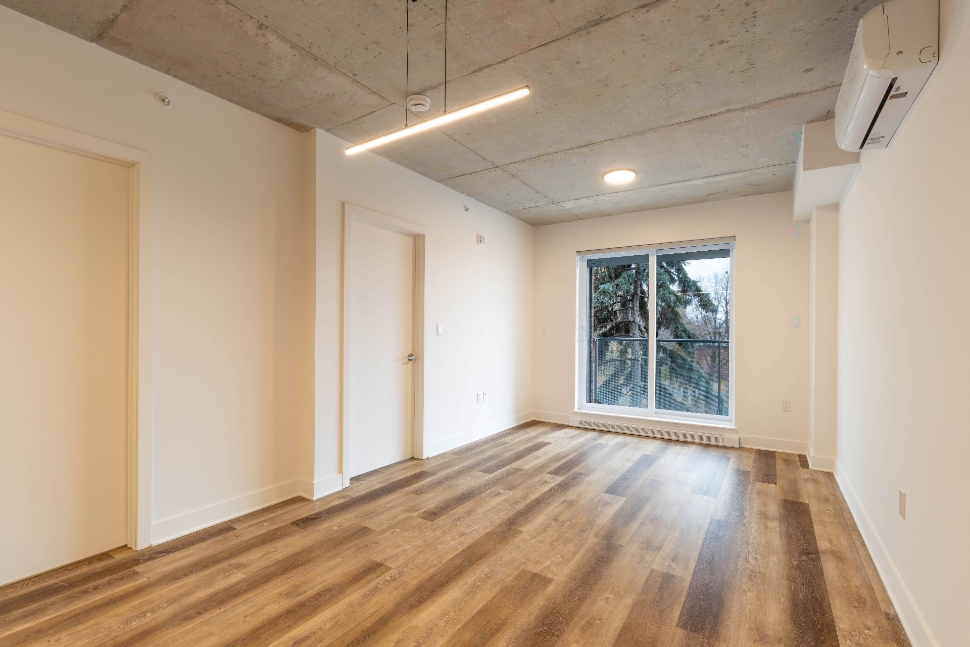 Living Room - 402-1620 Boul. De La Côte-Vertu, Montréal (Saint-Laurent), QC - Indoor Photo Showing Other Room