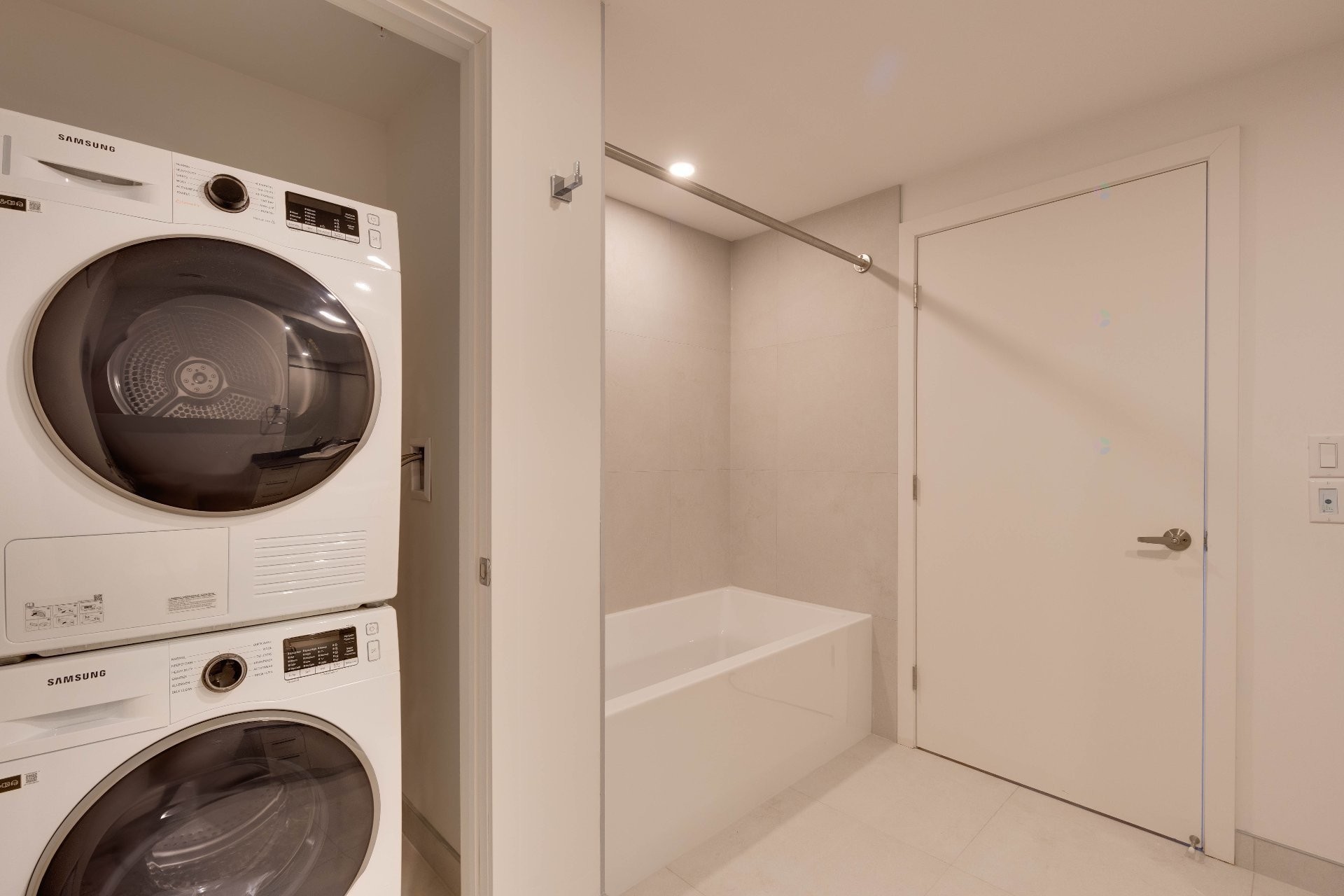 Bathroom - 402-1620 Boul. De La Côte-Vertu, Montréal (Saint-Laurent), QC - Indoor Photo Showing Laundry Room