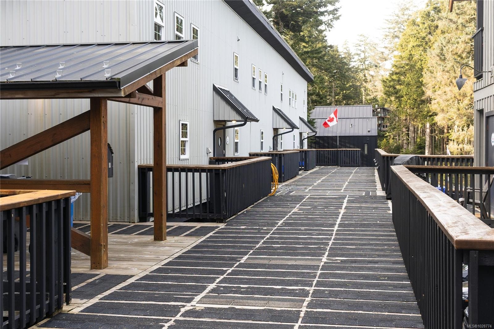 #3-1002 Peninsula Rd, Ucluelet, BC - Outdoor With Exterior