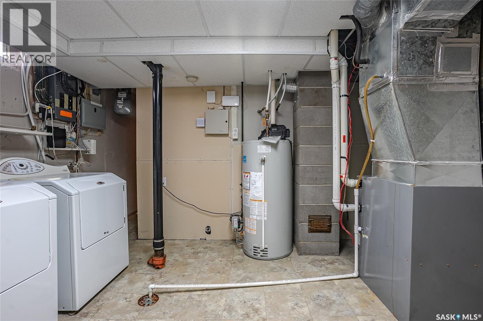 1410 Argyle Avenue, Saskatoon, SK - Indoor Photo Showing Laundry Room