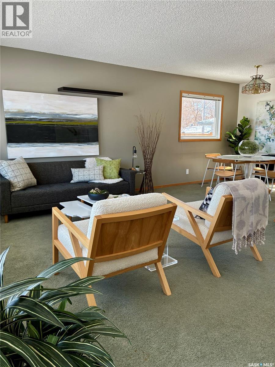 1410 Argyle Avenue, Saskatoon, SK - Indoor Photo Showing Living Room