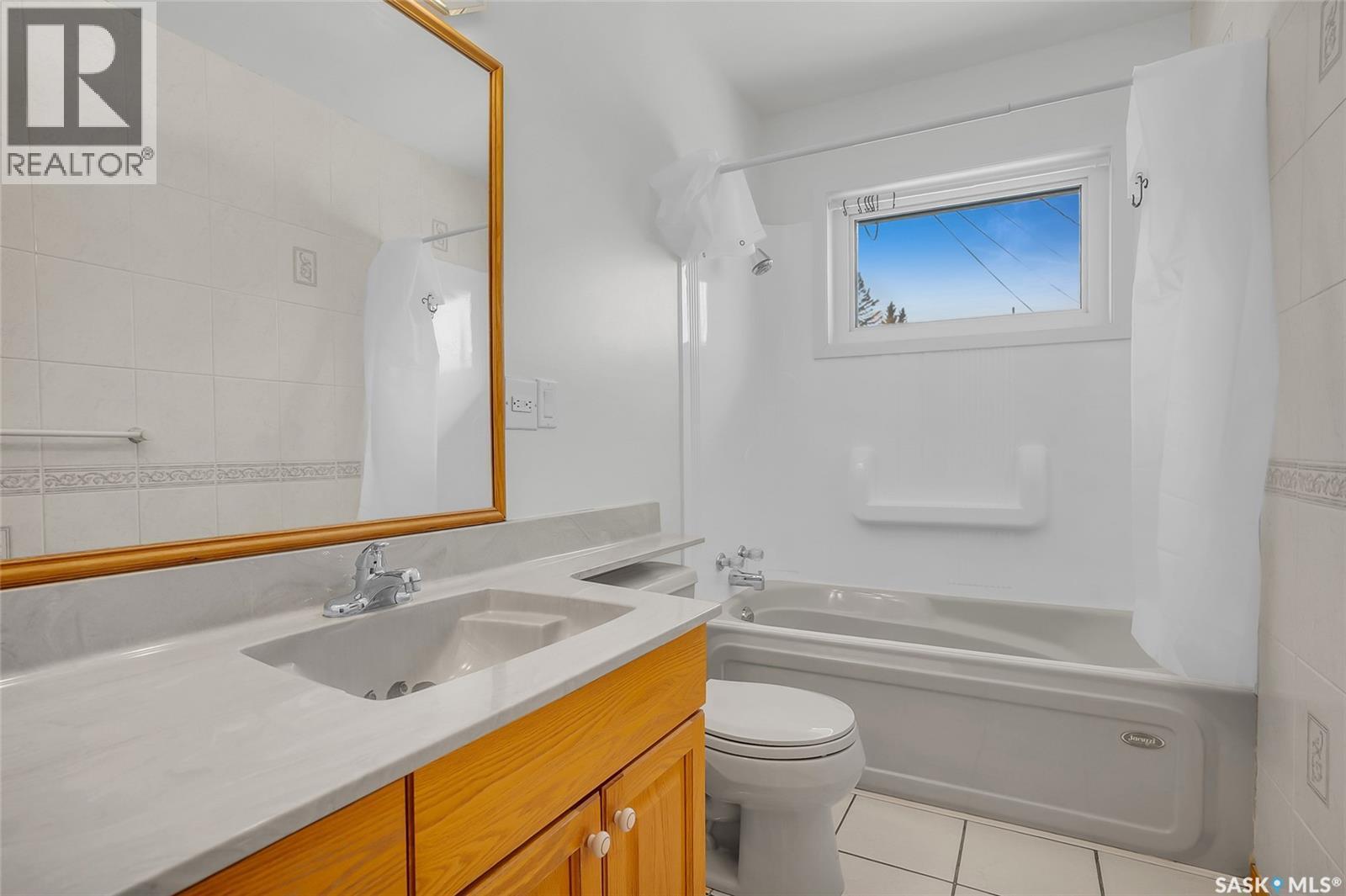 1410 Argyle Avenue, Saskatoon, SK - Indoor Photo Showing Bathroom