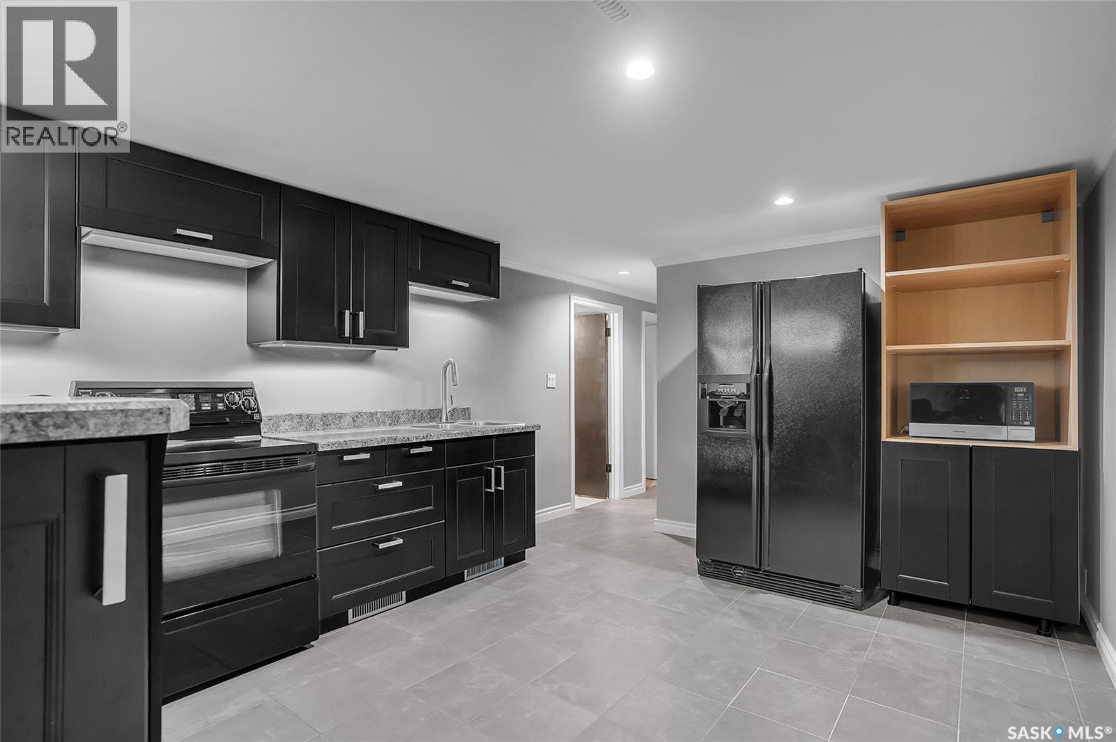 1410 Argyle Avenue, Saskatoon, SK - Indoor Photo Showing Kitchen