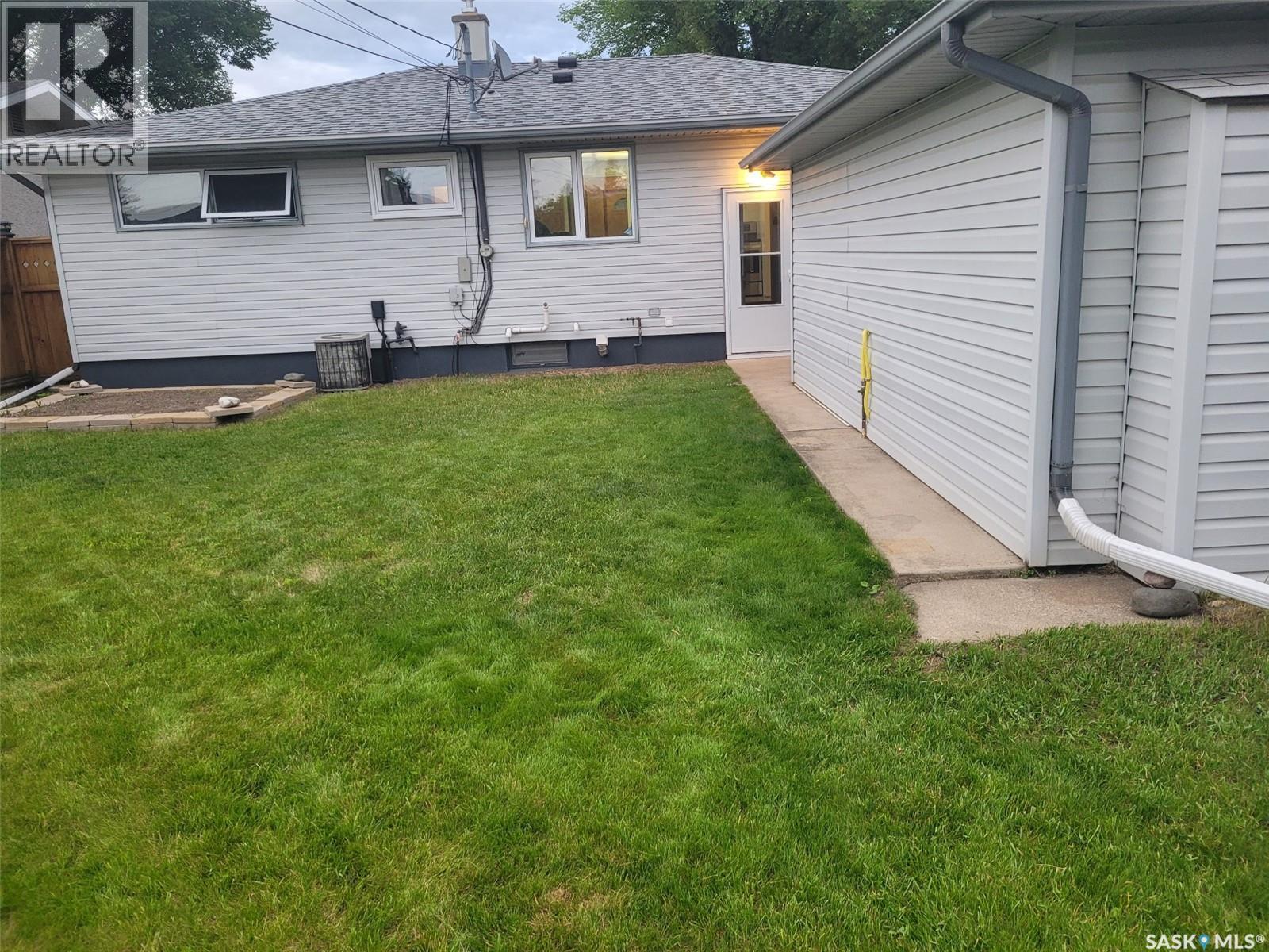 1410 Argyle Avenue, Saskatoon, SK - Outdoor With Exterior