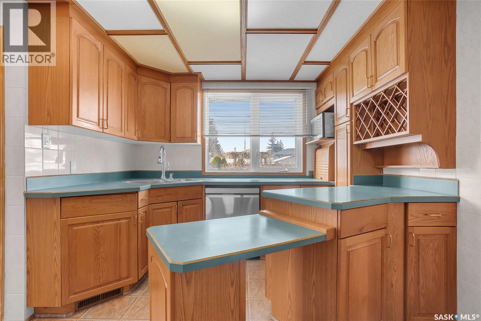 1410 Argyle Avenue, Saskatoon, SK - Indoor Photo Showing Kitchen
