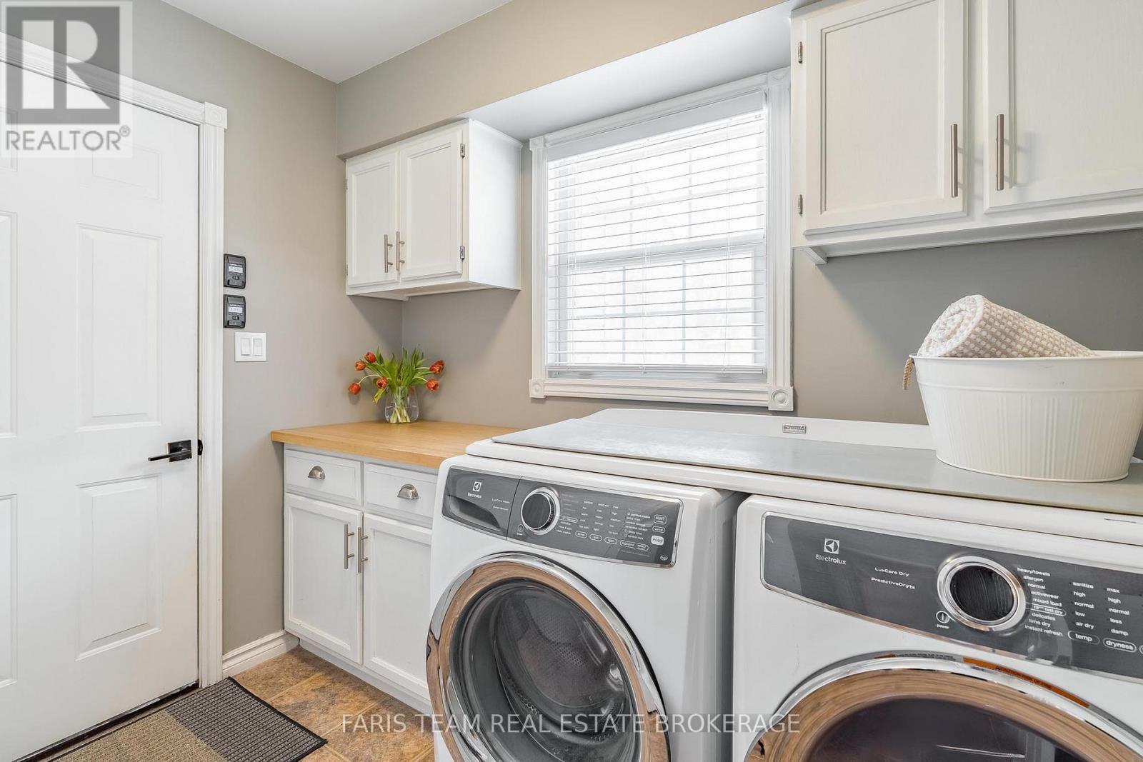 5 Bailey Crescent, Tiny, ON - Indoor Photo Showing Laundry Room