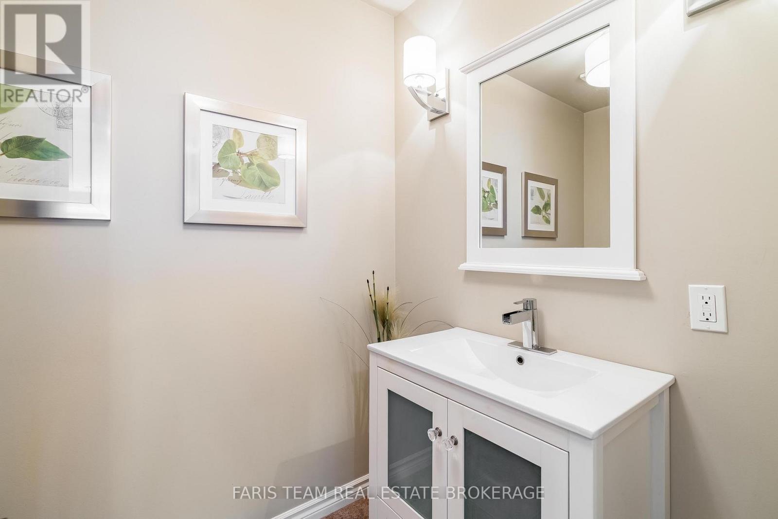 5 Bailey Crescent, Tiny, ON - Indoor Photo Showing Bathroom
