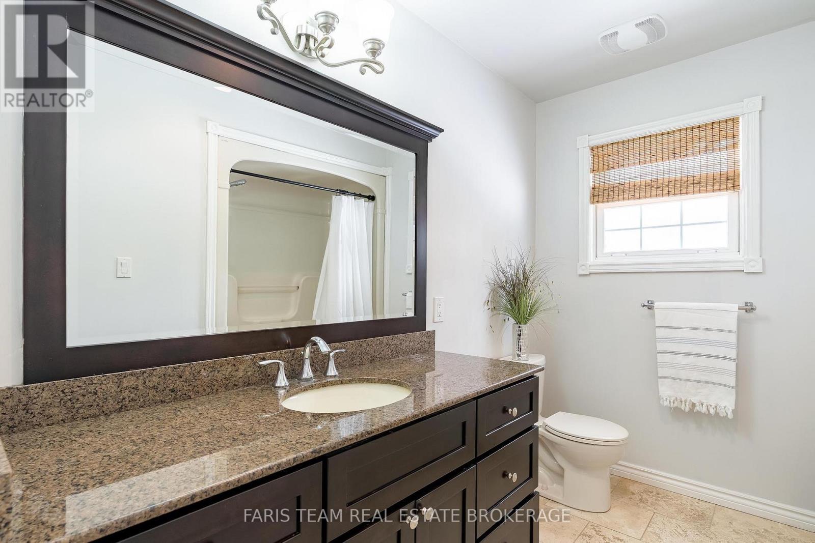 5 Bailey Crescent, Tiny, ON - Indoor Photo Showing Bathroom
