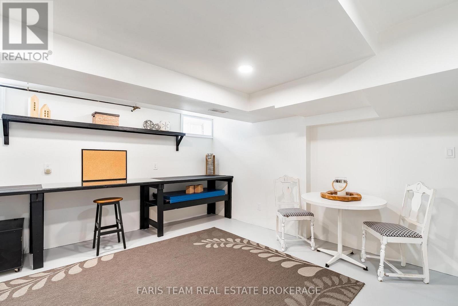 5 Bailey Crescent, Tiny, ON - Indoor Photo Showing Other Room