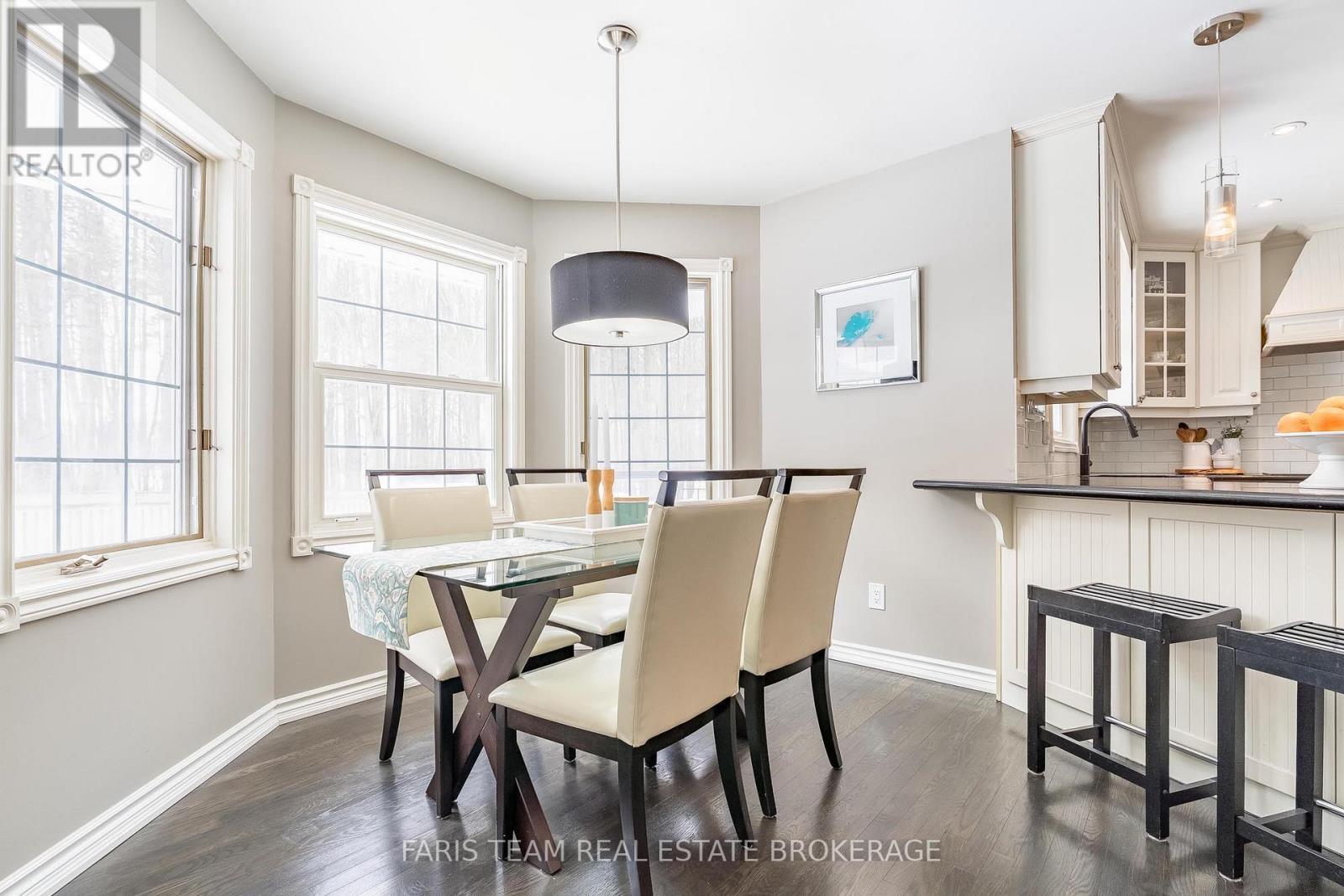 5 Bailey Crescent, Tiny, ON - Indoor Photo Showing Dining Room