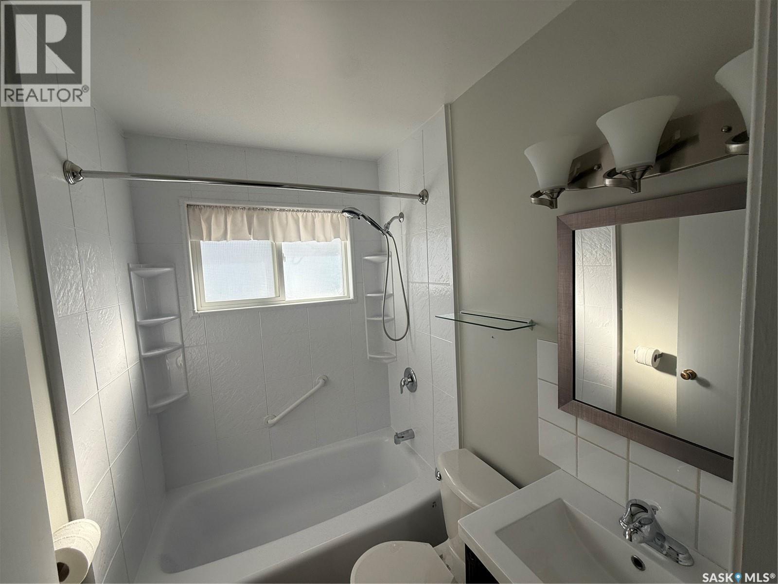 302 3Rd Avenue E, Assiniboia, SK - Indoor Photo Showing Bathroom