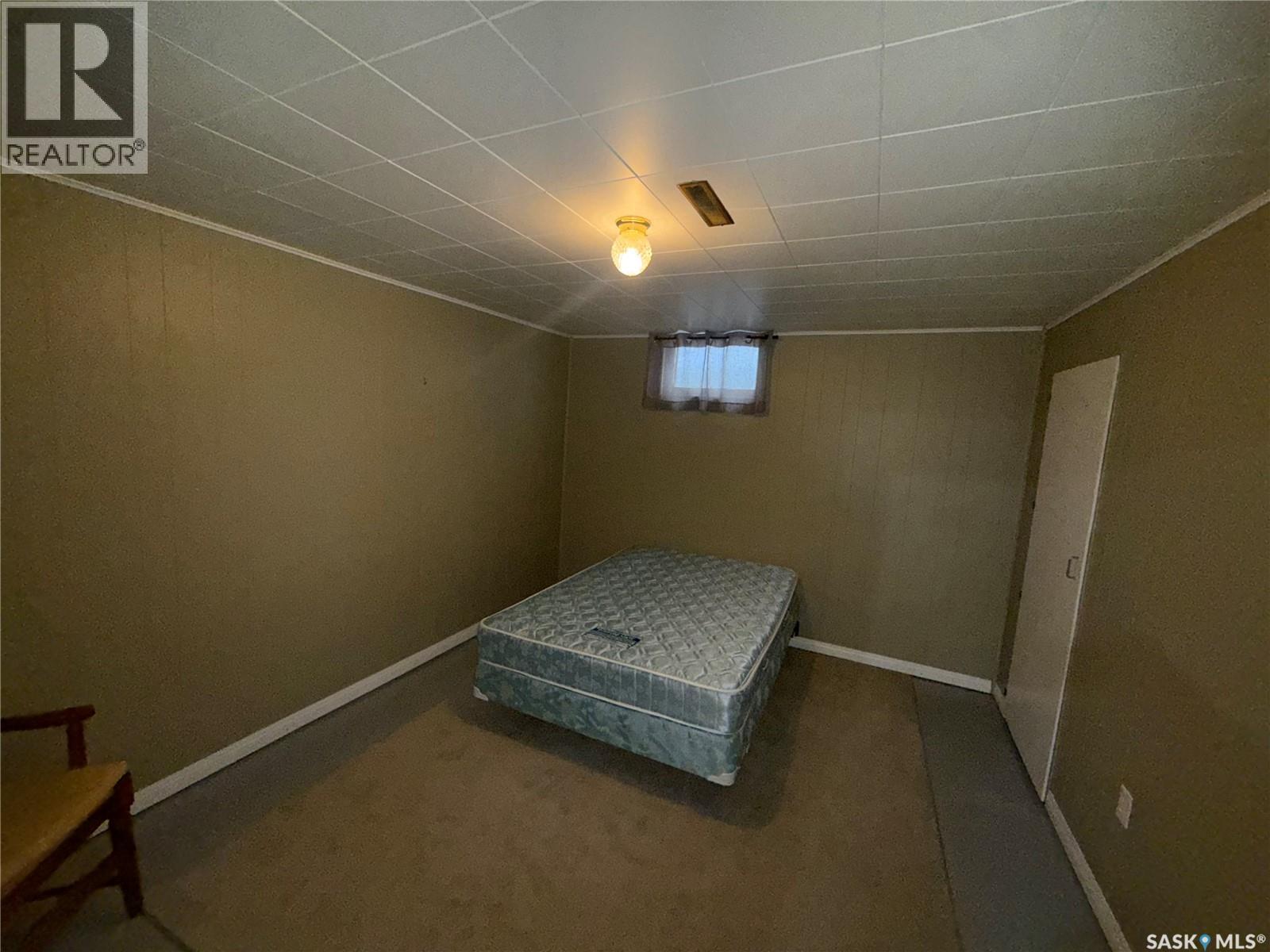 302 3Rd Avenue E, Assiniboia, SK - Indoor