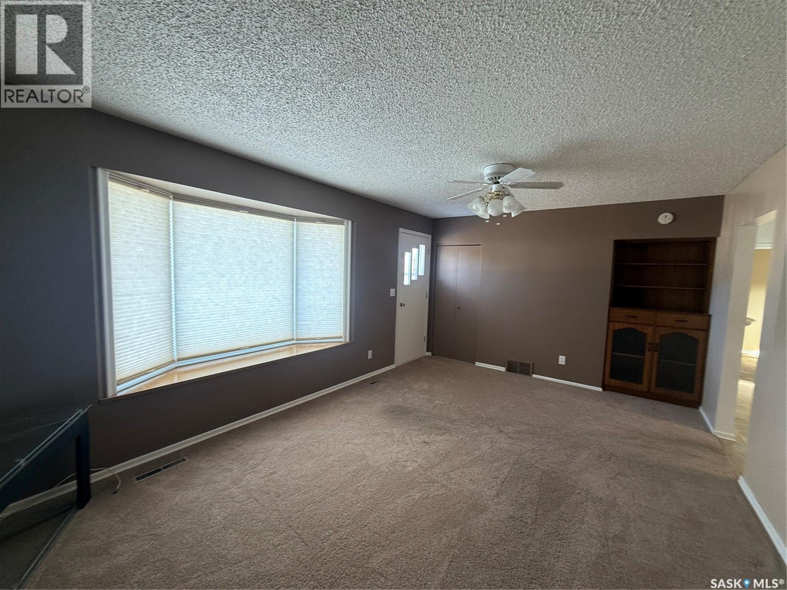 302 3Rd Avenue E, Assiniboia, SK - Indoor Photo Showing Other Room
