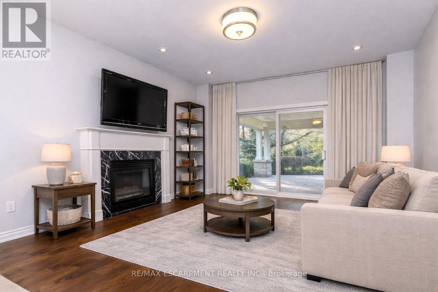 1203 Lorne Park Road, Mississauga, ON - Indoor Photo Showing Living Room With Fireplace