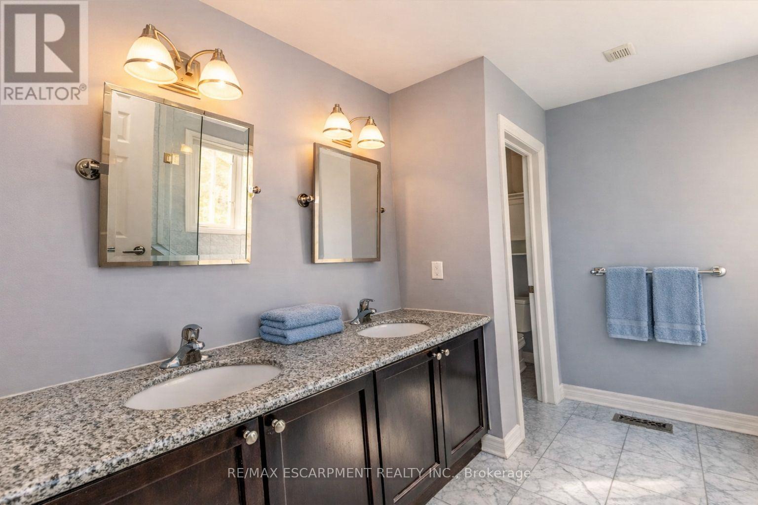 1203 Lorne Park Road, Mississauga, ON - Indoor Photo Showing Bathroom