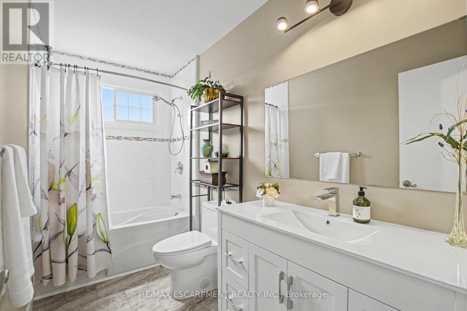 21 Greystone Crescent, St. Catharines, ON - Indoor Photo Showing Bathroom