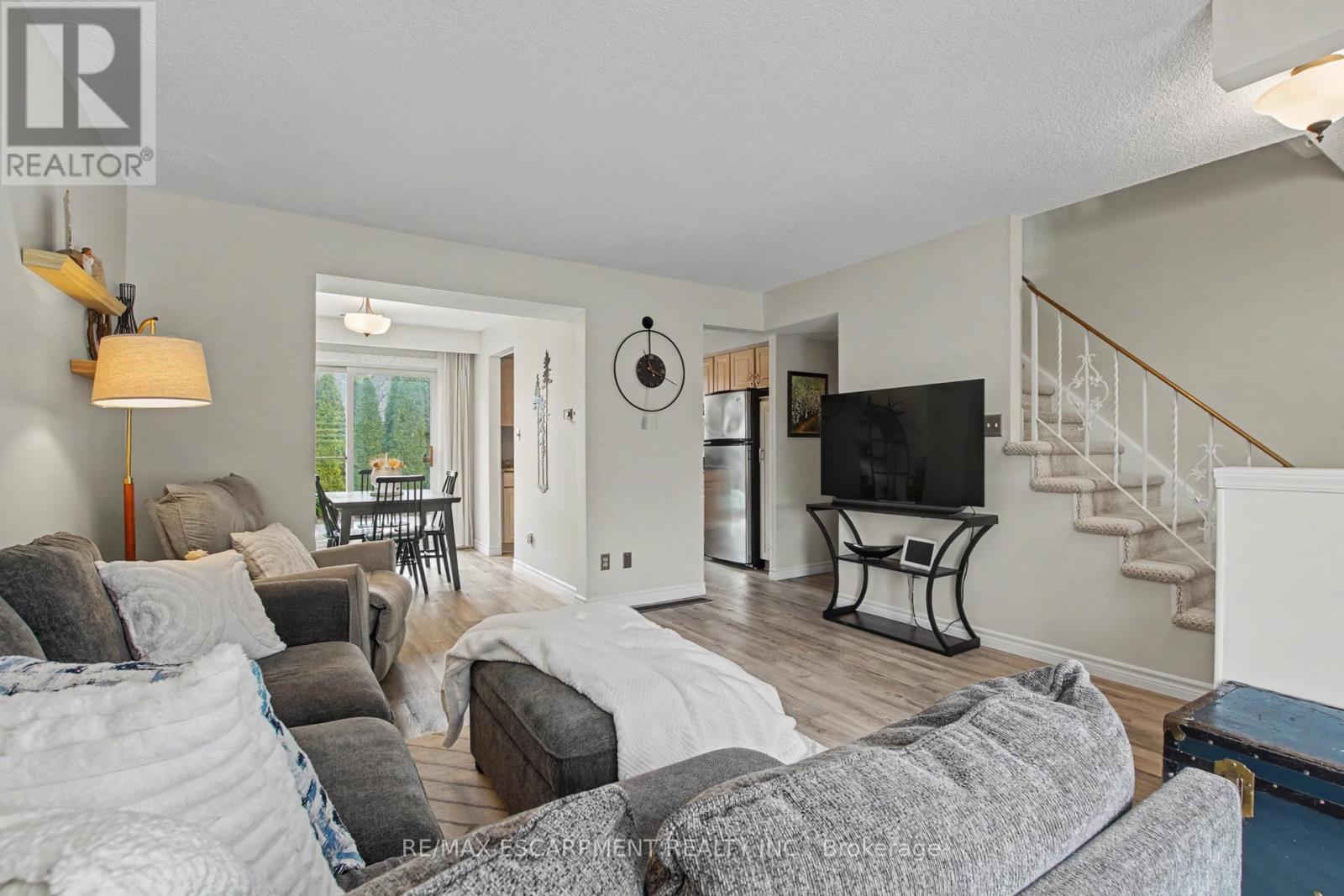 21 Greystone Crescent, St. Catharines, ON - Indoor Photo Showing Living Room