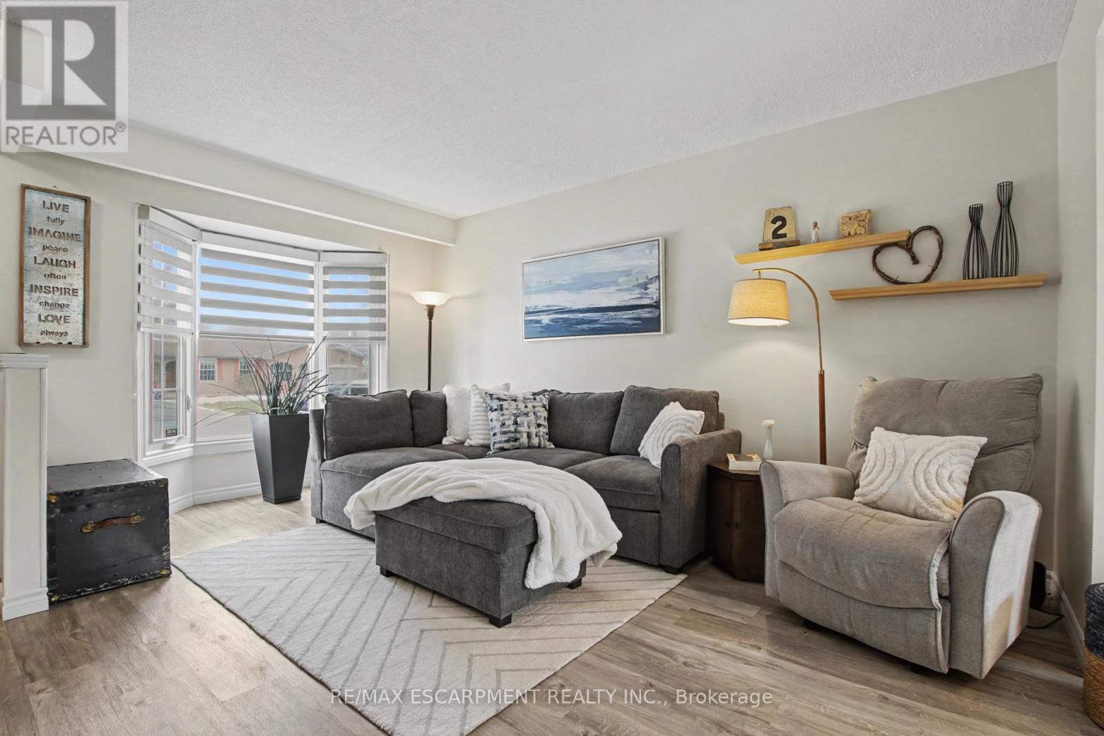 21 Greystone Crescent, St. Catharines, ON - Indoor Photo Showing Living Room