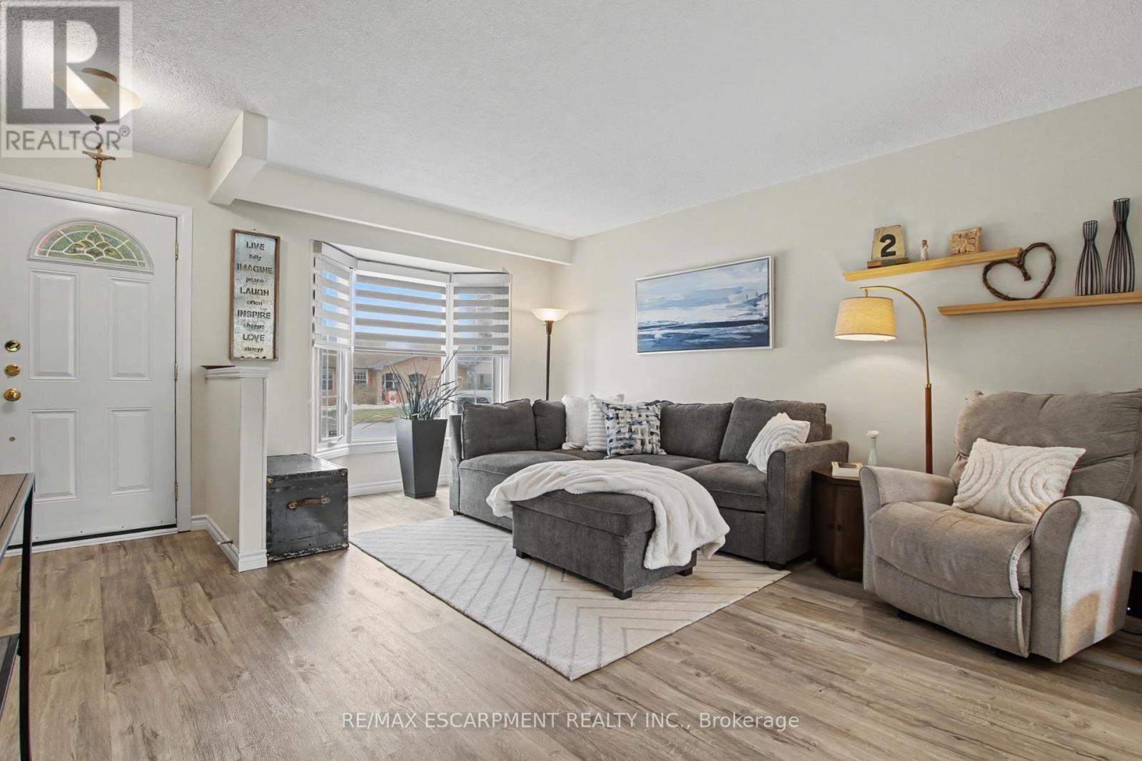 21 Greystone Crescent, St. Catharines, ON - Indoor Photo Showing Living Room