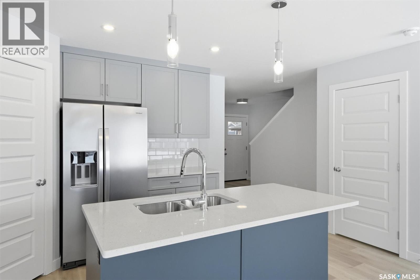 262 Kostiuk Crescent, Saskatoon, SK - Indoor Photo Showing Kitchen With Double Sink With Upgraded Kitchen