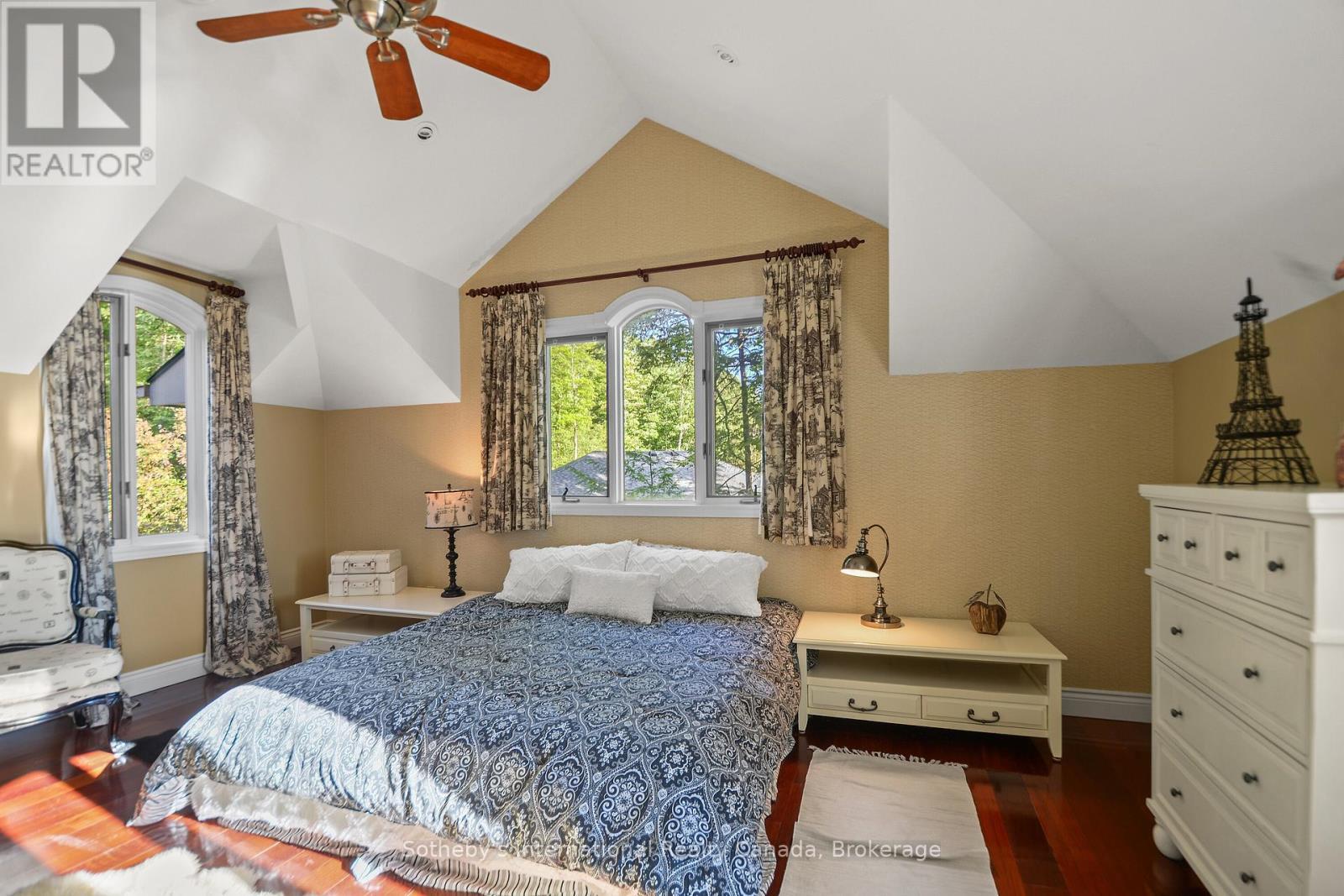 190 Melissa Lane, Tiny, ON - Indoor Photo Showing Bedroom
