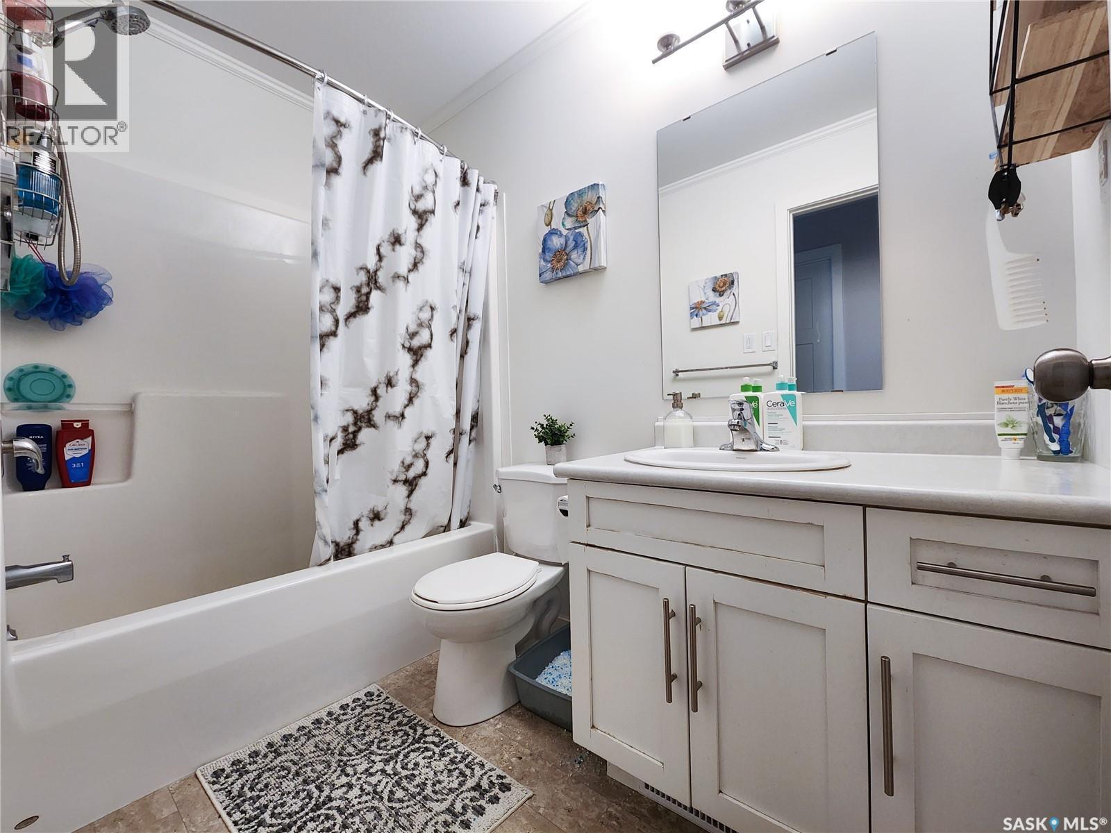 237 322 Lewin Way, Saskatoon, SK - Indoor Photo Showing Bathroom