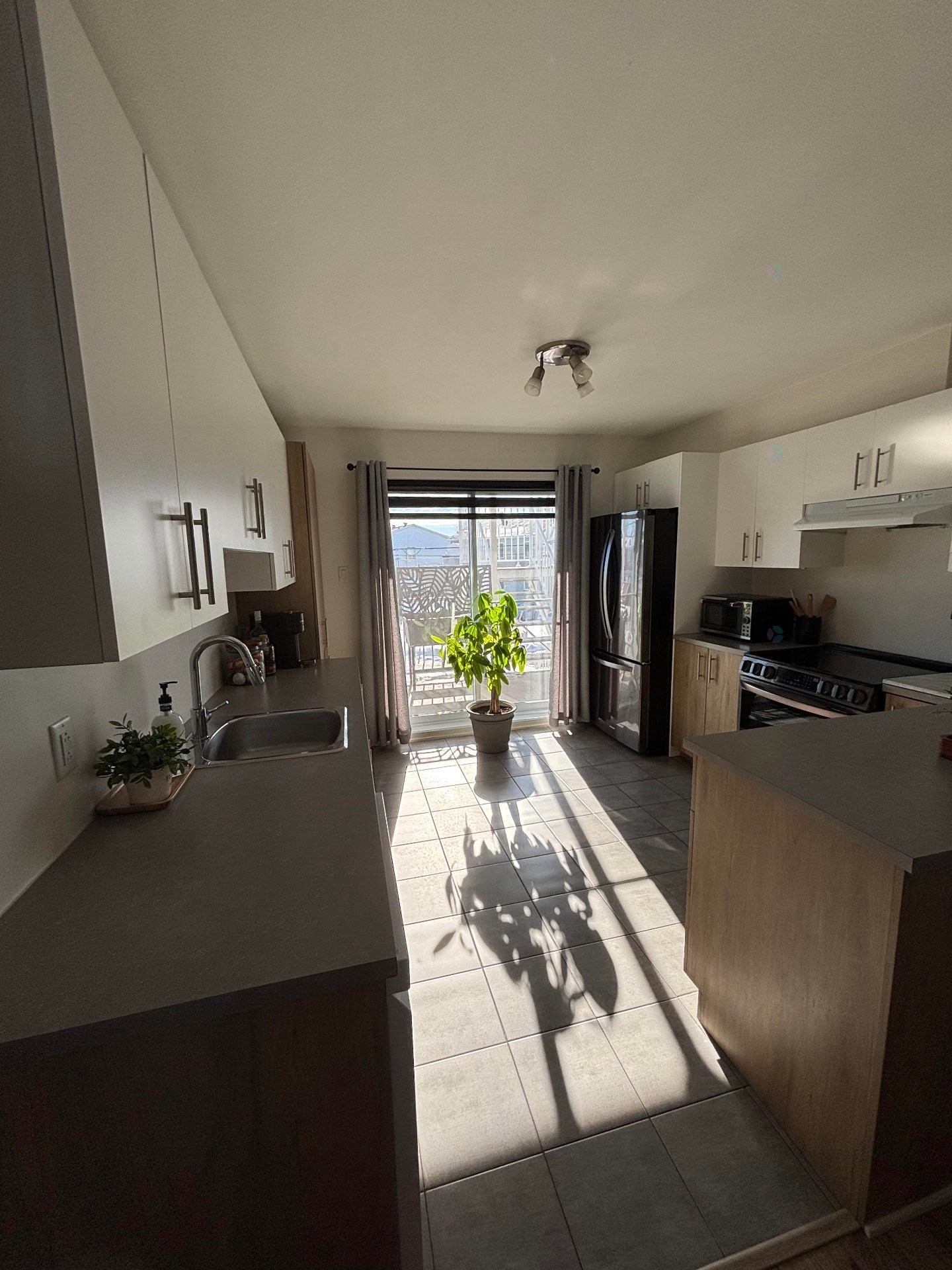 Kitchen - 80 Rue Majeau, L'Épiphanie, QC - Indoor Photo Showing Kitchen