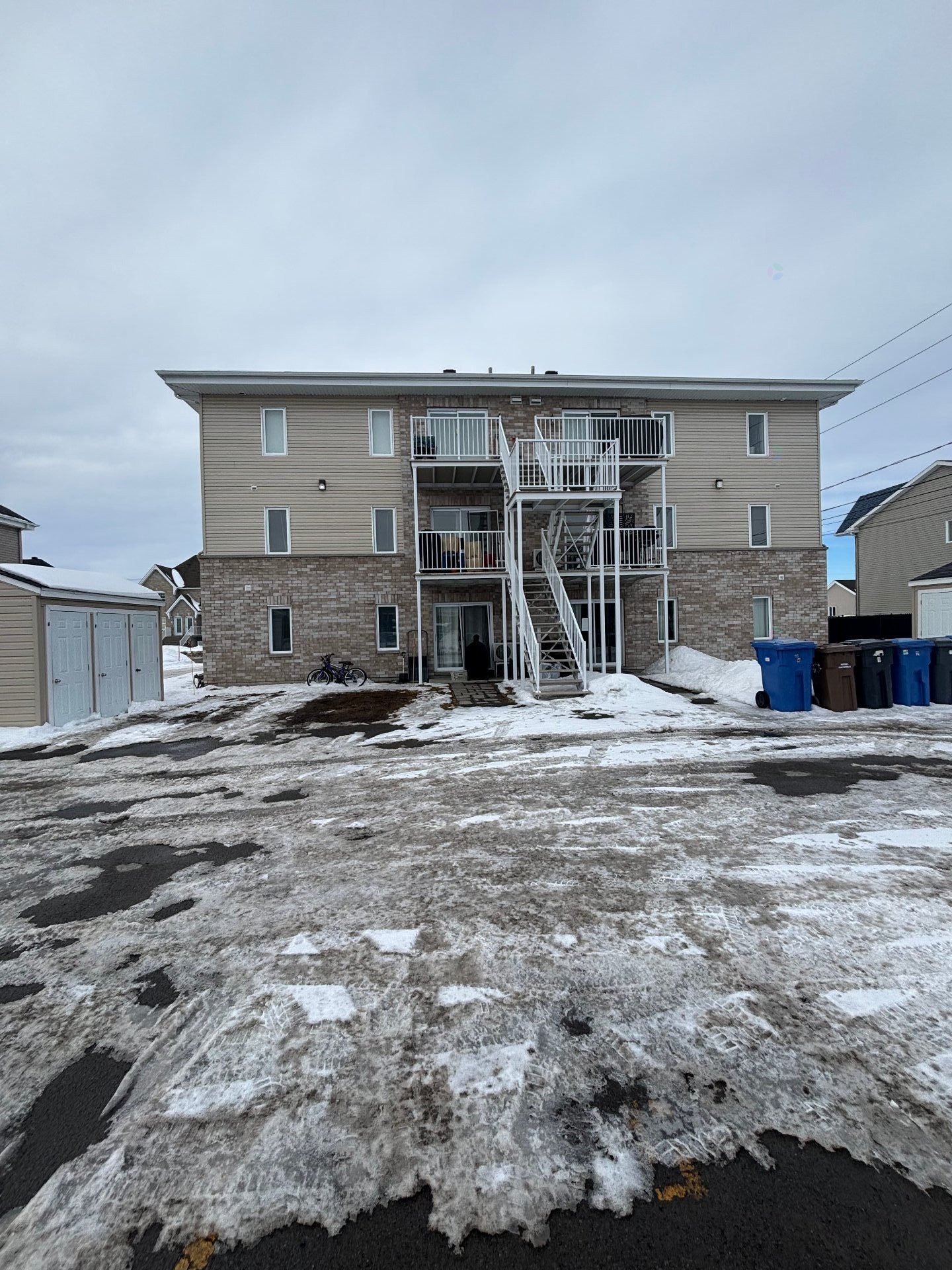 Back of Structure - 80 Rue Majeau, L'Épiphanie, QC - Outdoor