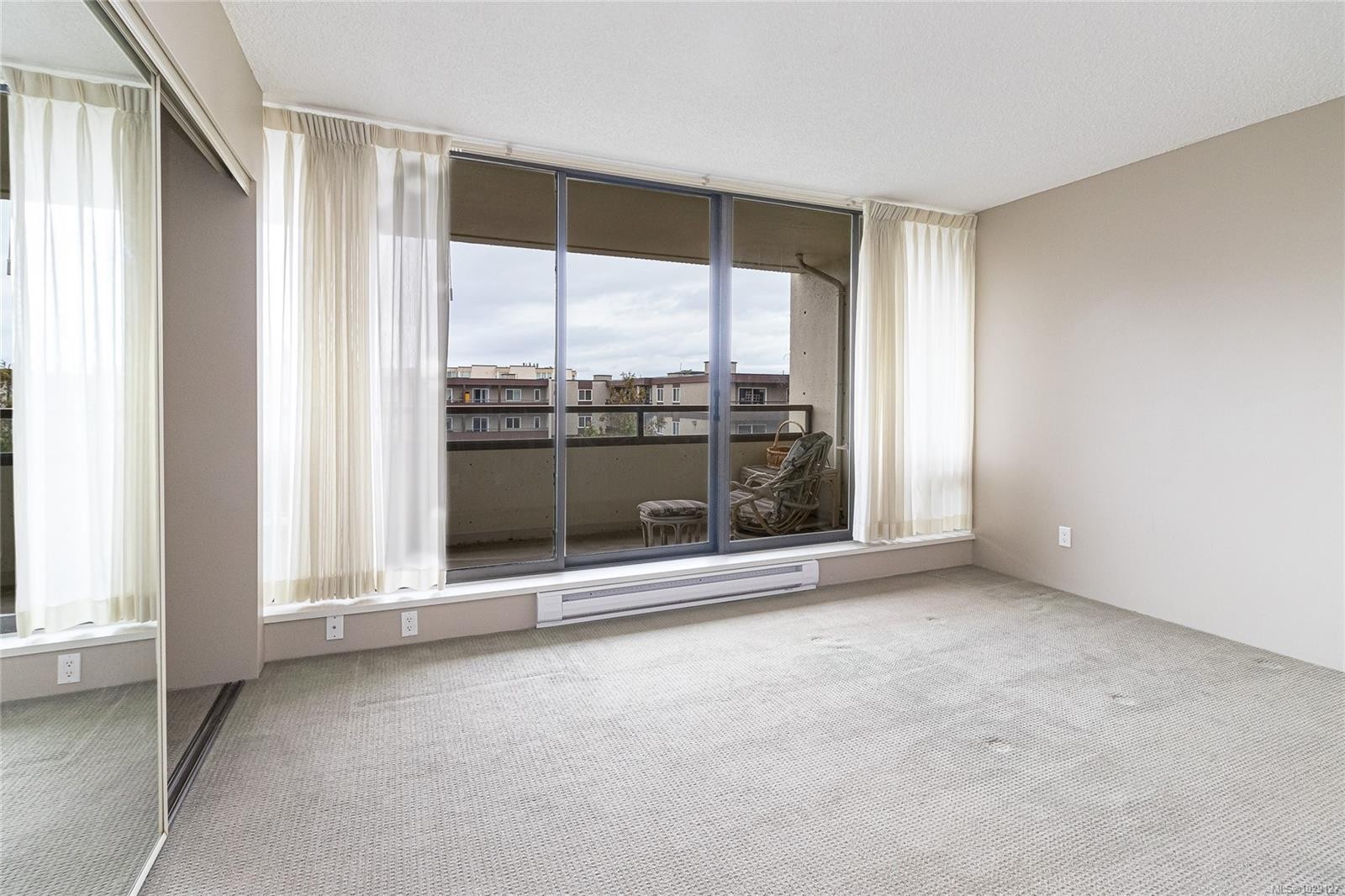 301-9805 Second St, Sidney, BC - Indoor Photo Showing Other Room