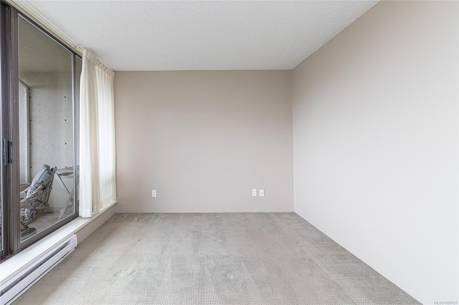 301-9805 Second St, Sidney, BC - Indoor Photo Showing Other Room