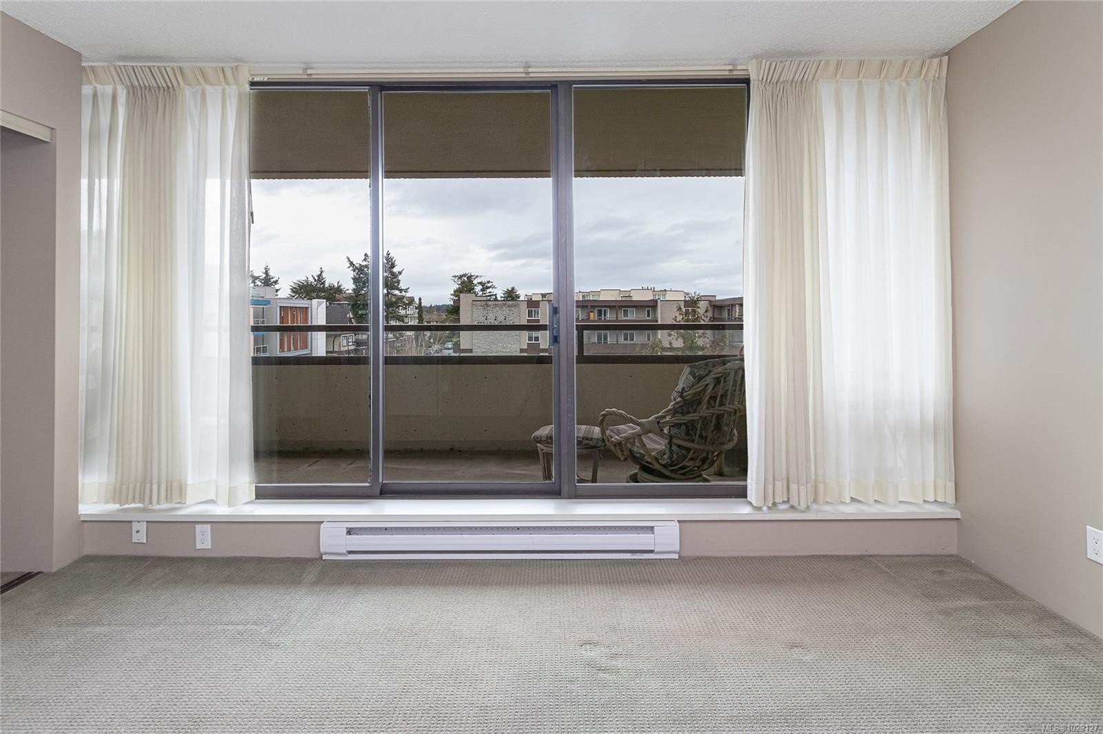 301-9805 Second St, Sidney, BC - Indoor Photo Showing Other Room