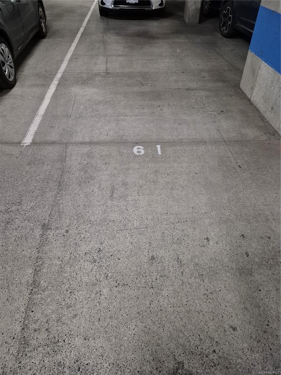 301-9805 Second St, Sidney, BC - Outdoor