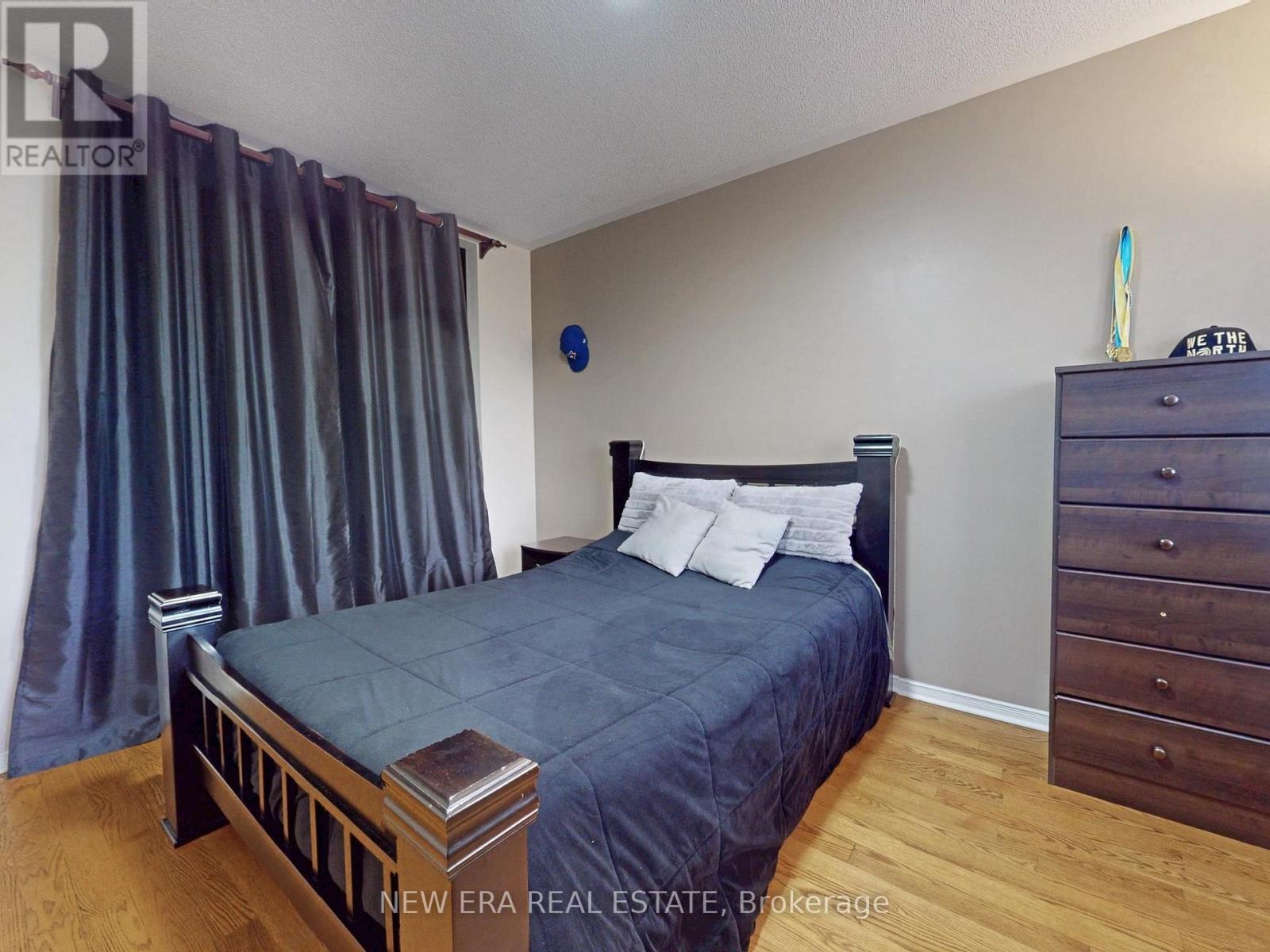 5380 Floral Hill Crescent, Mississauga, ON - Indoor Photo Showing Bedroom