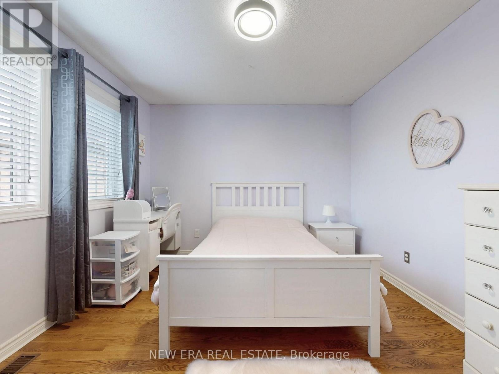 5380 Floral Hill Crescent, Mississauga, ON - Indoor Photo Showing Bedroom