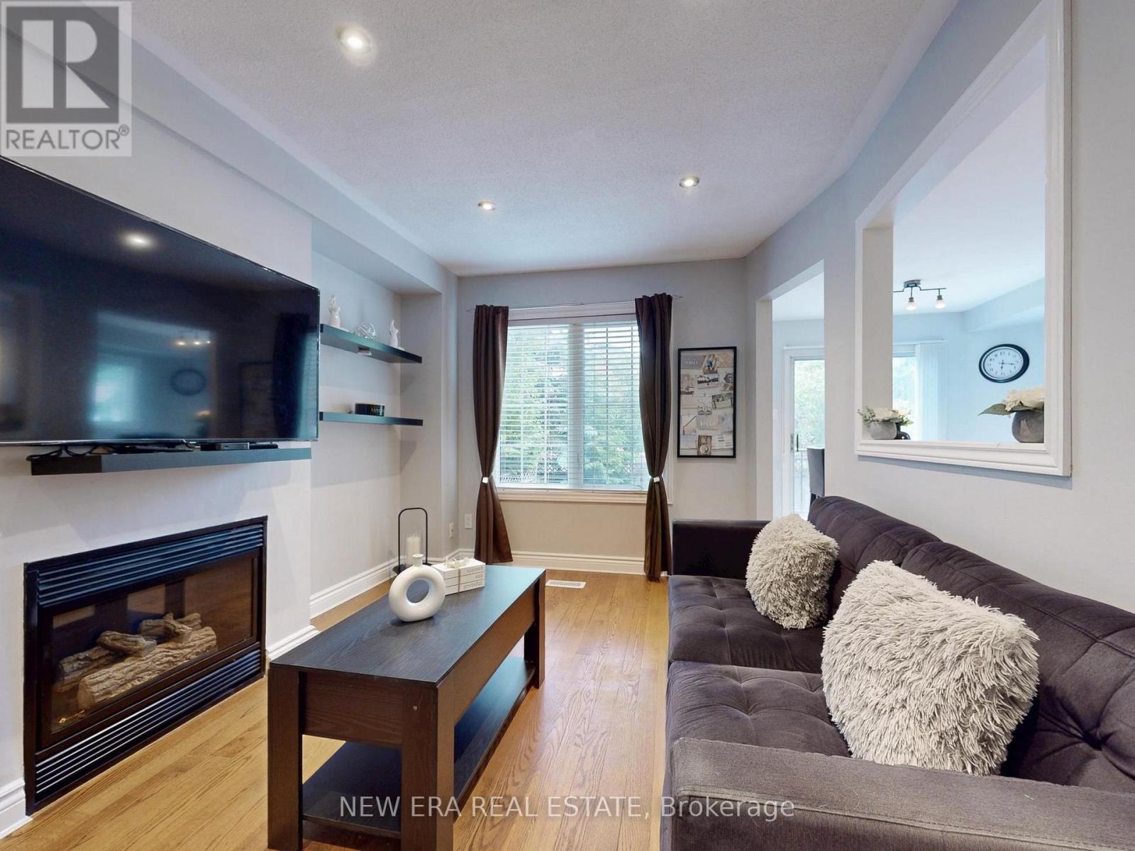 5380 Floral Hill Crescent, Mississauga, ON - Indoor Photo Showing Living Room With Fireplace
