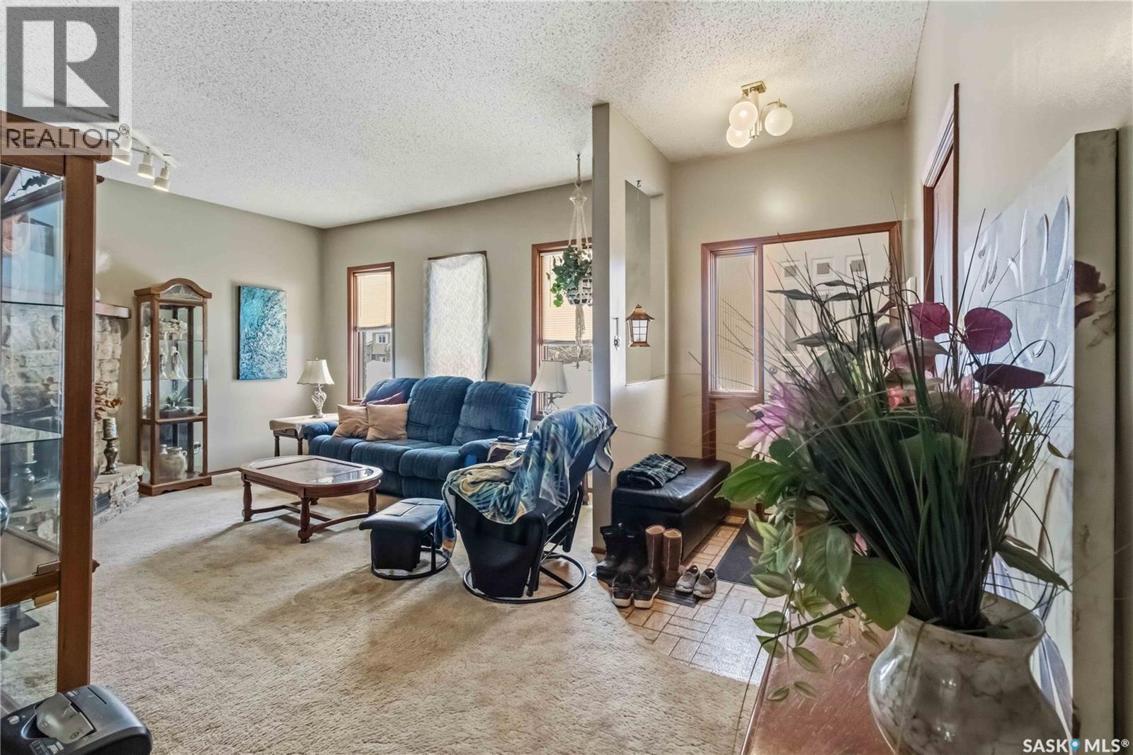 202 Verbeke Crescent, Saskatoon, SK - Indoor Photo Showing Living Room