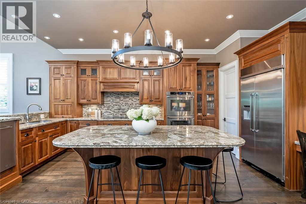 253 Rossmore Boulevard, Burlington, ON - Indoor Photo Showing Kitchen With Stainless Steel Kitchen With Upgraded Kitchen