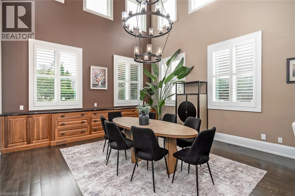 253 Rossmore Boulevard, Burlington, ON - Indoor Photo Showing Dining Room