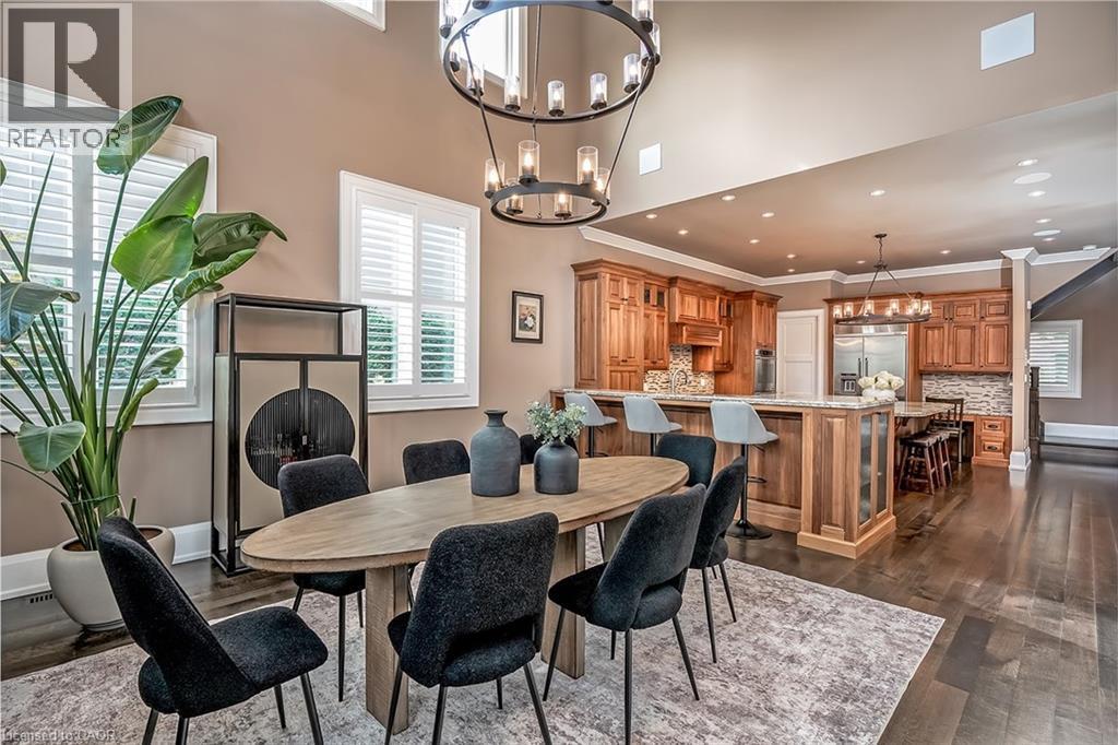 253 Rossmore Boulevard, Burlington, ON - Indoor Photo Showing Dining Room
