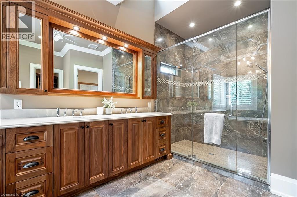 253 Rossmore Boulevard, Burlington, ON - Indoor Photo Showing Bathroom