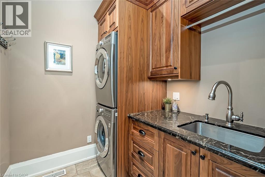 253 Rossmore Boulevard, Burlington, ON - Indoor Photo Showing Laundry Room