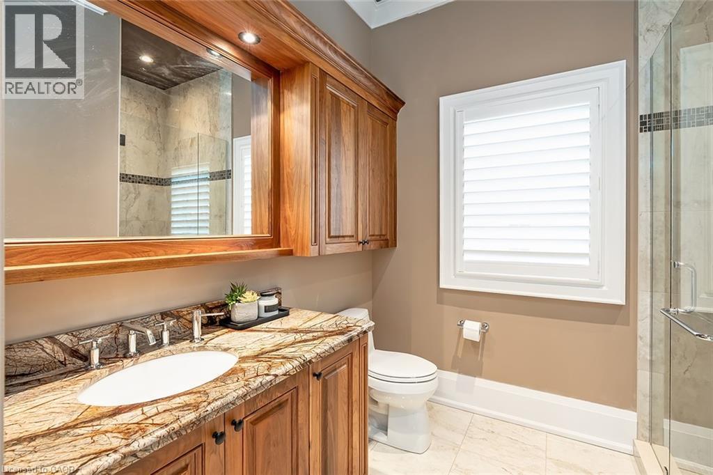 253 Rossmore Boulevard, Burlington, ON - Indoor Photo Showing Bathroom