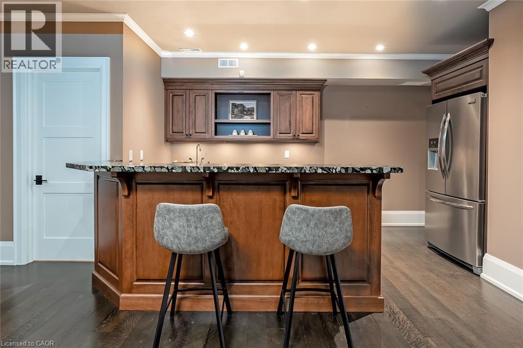 253 Rossmore Boulevard, Burlington, ON - Indoor Photo Showing Kitchen